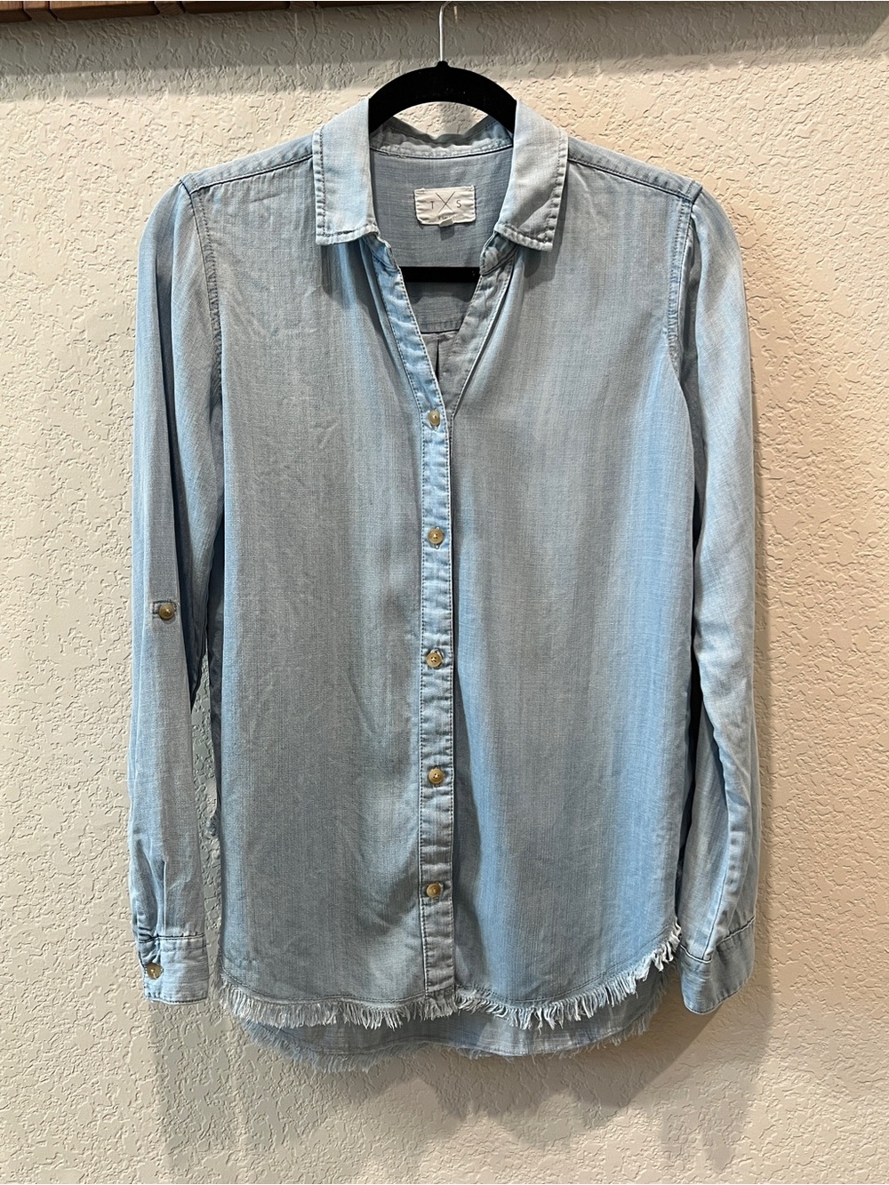 Thread & Supply Blue Chambray Button Up Tencel Denim Blouse Raw Hem Size XS - Picture 2 of 11
